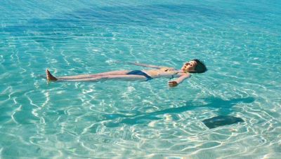 Meteo: Σε υψηλά για την εποχή επίπεδα η θερμοκρασία της επιφάνειας της θάλασσας