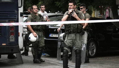 Από αντιασφυξιογόνες μάσκες... μέχρι εκρηκτικοί μηχανισμοί βρέθηκαν σε κτίριο υπό κατάληψη