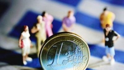 Το τριπλό πλήγμα – Σε ζόμπι εξελίσσεται η ελληνική οικονομία