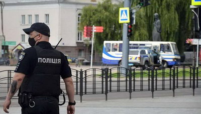 Ουκρανία: Όμηρος αστυνομικός από άνδρα με χειροβομβίδα