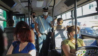 «Αναζητούνται μάσκες»