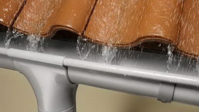 ΔΕΥΑΗ: Προσοχή στις υδρορροές των σπιτιών
