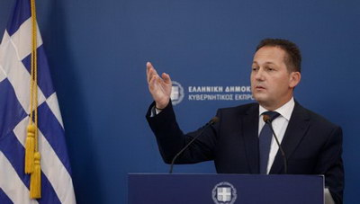 Σε εξέλιξη η ενημέρωση από τον Στέλιο Πέτσα και τον Νότη Μηταράκη