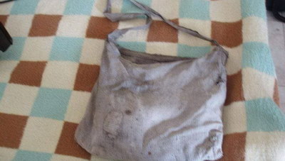 Μια παλιά σχολική σάκα που δεν άλλαξε ποτέ η μόδα της