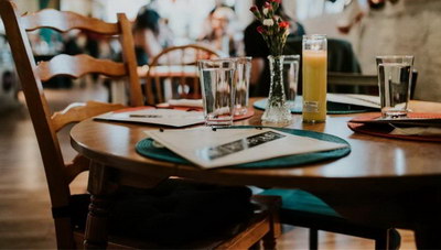 Νέα μέτρα για την εστίαση: Απαγορεύεται ο χορός