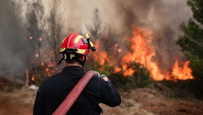 Φωτιά ξέσπασε στον Άγιο Νικόλαο