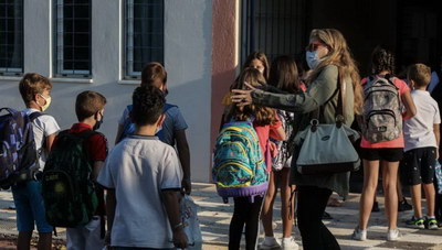 «Σε 330 τμήματα σχολείων έχουν εντοπιστεί κρούσματα κορωνοϊού»