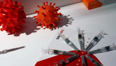 «Δεν περιμένουμε ότι θα δούμε εκτεταμένους εμβολιασμούς μέχρι τα μέσα του ερχόμενου έτους»