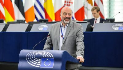 Αρναούτογλου: Καύσωνες χωρίς όρια – Η Ευρώπη οφείλει να προστατεύσει ζωές, όχι κέρδη