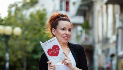 H Στέλλα Καραμπακάκη στο newshub.gr: Ζούμε σε μία εποχή που κυνηγάμε το «εύκολο»