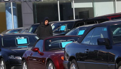 Γιατί η Ελλάδα μετατρέπεται σε «χωματερή» μεταχειρισμένων ΙΧ...