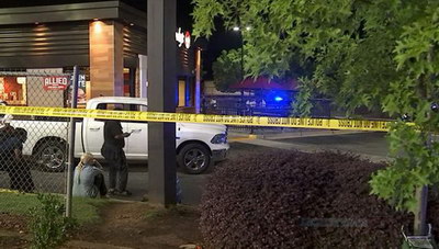 H στιγμή που πέφτει νεκρός από αστυνομικά πυρά 27χρονος στην Ατλάντα (βιντεο)