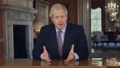 Χαλαρώνει το lockdown στη Βρετανία ο Μπόρις Τζόνσον