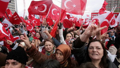 Τούρκοι εθνικιστές των Γκρίζων Λύκων κάνουν γυαλιά-καρφιά τη… Βιέννη
