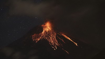 Ισημερινός: Τρομακτική έκρηξη ηφαιστείου (βίντεο)