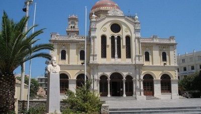 Ο ναός του Αγίου Μηνά «μετρά τις πληγές» του