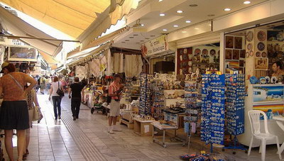 Οι «χαμηλές πτήσεις» στη ρευστότητα, προβληματίζουν τους καταστηματάρχες