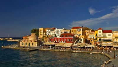 Παρέλαση σημαιοφόρων συλλόγων στο Ενετικό Λιμάνι των Χανίων  