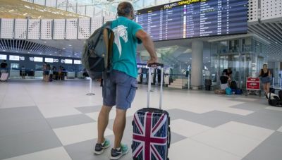 Είναι οριστικό: Παραμένουν εκτός της πράσινης λίστας των Βρετανών τα ελληνικά νησιά 