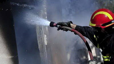 Ηράκλειο: Έσωσαν από τις φλόγες και τους καπνους 6 άτομα - Φωτιά σε διαμέρισμα στα Καμινια