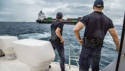 Επιχείρηση στην Κρήτη - To Λιμενικό κάνει «φύλλο και φτερό» σκάφος