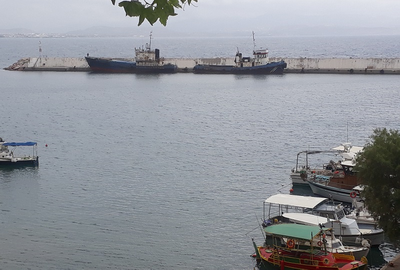 Κρήτη: Απομακρύνουν την περιβαλλοντική «βόμβα» από το λιμάνι  (φωτογραφίες)
