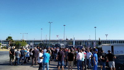 Οι οδηγοί τουριστικών λεωφορείων «τραβούν» χειρόφρενο μέχρι την Κυριακή!