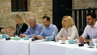 Φώφη Γεννηματά: Να μείνει όρθια η κοινωνία και ζωντανή η οικονομία