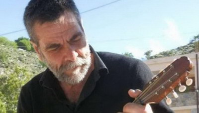 Ο συγκινητικός αποχαιρετισμός της Αριστέας στον πατέρα της Λευτέρη Καλομοίρη