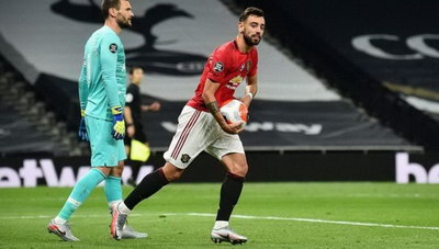 Όρθια στο Λονδίνο και ζωντανή στη μάχη του Champions League έμεινε η Μαν. Γιουνάιτεντ