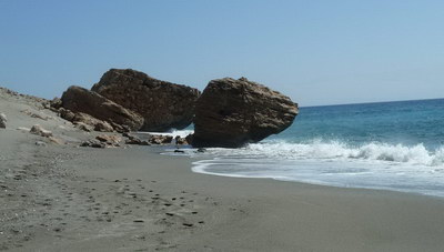 Η παραλία της Κρήτης και οι... καταρράκτες