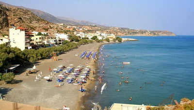 Αποφάσισαν και καθαρίζουν την παραλία στον Τσούτσουρα