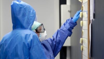 Ξεπέρασαν τους 375.000 οι νεκροί σε παγκόσμιο επίπεδο από τον κορωνοιο