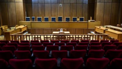 Ποιος πληρώνει το κόστος από τις... 48 αναβολές σε μια δικαστική υπόθεση