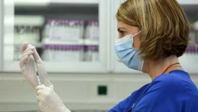 Τον άμεσο εμβολιασμό όσων είναι σε παραγωγική ηλικία ζητάει το Σωματείο Εργαζομένων του ΠΑΓΝΗ