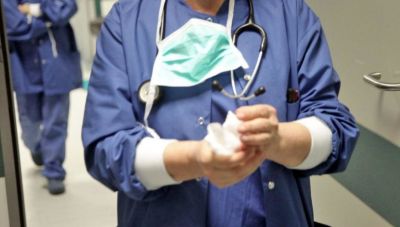 Άμεση ένταξη των 4.000 συμβασιούχων κι όλων των επικουρικών στο ΕΣΥ