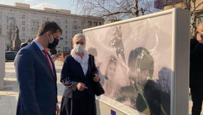 Πρόσκληση Θεοχάρη στους Ρώσους τουρίστες