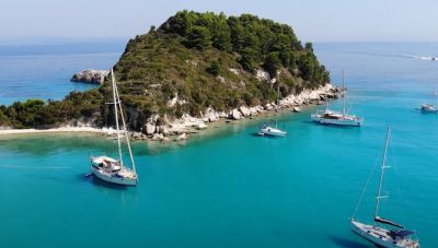 Το απέραντο γαλάζιο των εξωτικών Παξών (βίντεο)