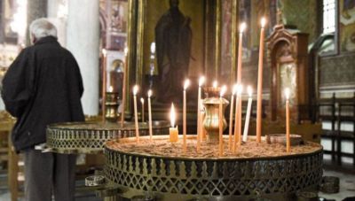 Πάσχα εντός έδρας: Τι θα γίνει με τις εκκλησίες- Πότε ανοίγει η εστίαση