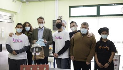 Κοντά στους μαθητές του Ειδικού Εργαστηρίου Αγίου Δημητριου ο Πρωθυπουργός (βίντεο)