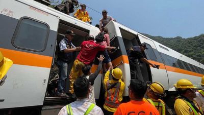 Σιδηροδρομικό δυστύχημα με δεκάδες νεκρούς στη Ταϊβάν
