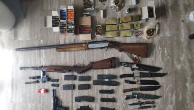 Μεσαρά: Βρήκαν μίνι οπλοστάσιο στο σπίτι του