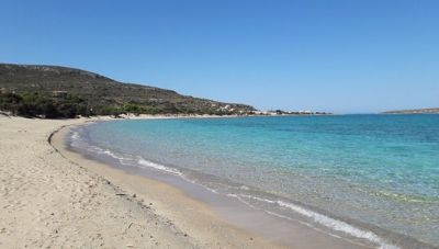 H ελληνική παραλία που θυμίζει Καραβαϊκή (βίντεο)