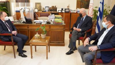 Συνάντηση Βασίλη Λαμπρινού με Γιάννη Πλακιωτάκη: Η διαχείριση του Ενετικού Λιμένα