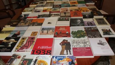 Δωρεά βιβλίων στη Βιβλιοθήκη Χανίων από το Κοινωφελές Ίδρυμα Κοινωνικού και Πολιτιστικού Έργου