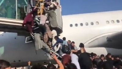 Απίστευτες εικόνες στο αεροδρόμιο της Καμπούλ-Χάος και ποδοπατήματα