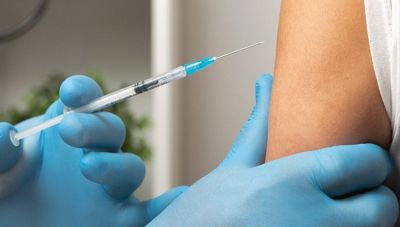 Ισραήλ: Η πρώτη χώρα στον κόσμο που πλέον κάνει τρίτη δόση στους άνω των 50 ετών