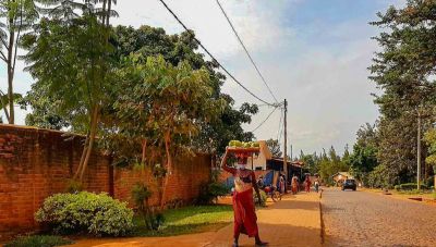 Μαίρη Φραγκάκη-Λακάκη: Από τους Σταμνιούς της Κρήτης ξενοδόχος στη Ρουάντα