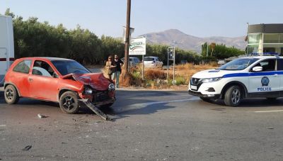 Σοβαρό τροχαίο στη Μεσαρά-Τραυματίας ο οδηγός δικύκλου