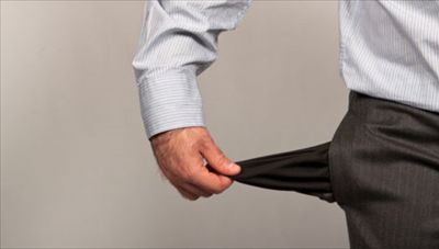 Με δανεικά περνά τον μήνα ένα στα δύο νοικοκυριά στην Ελλάδα
